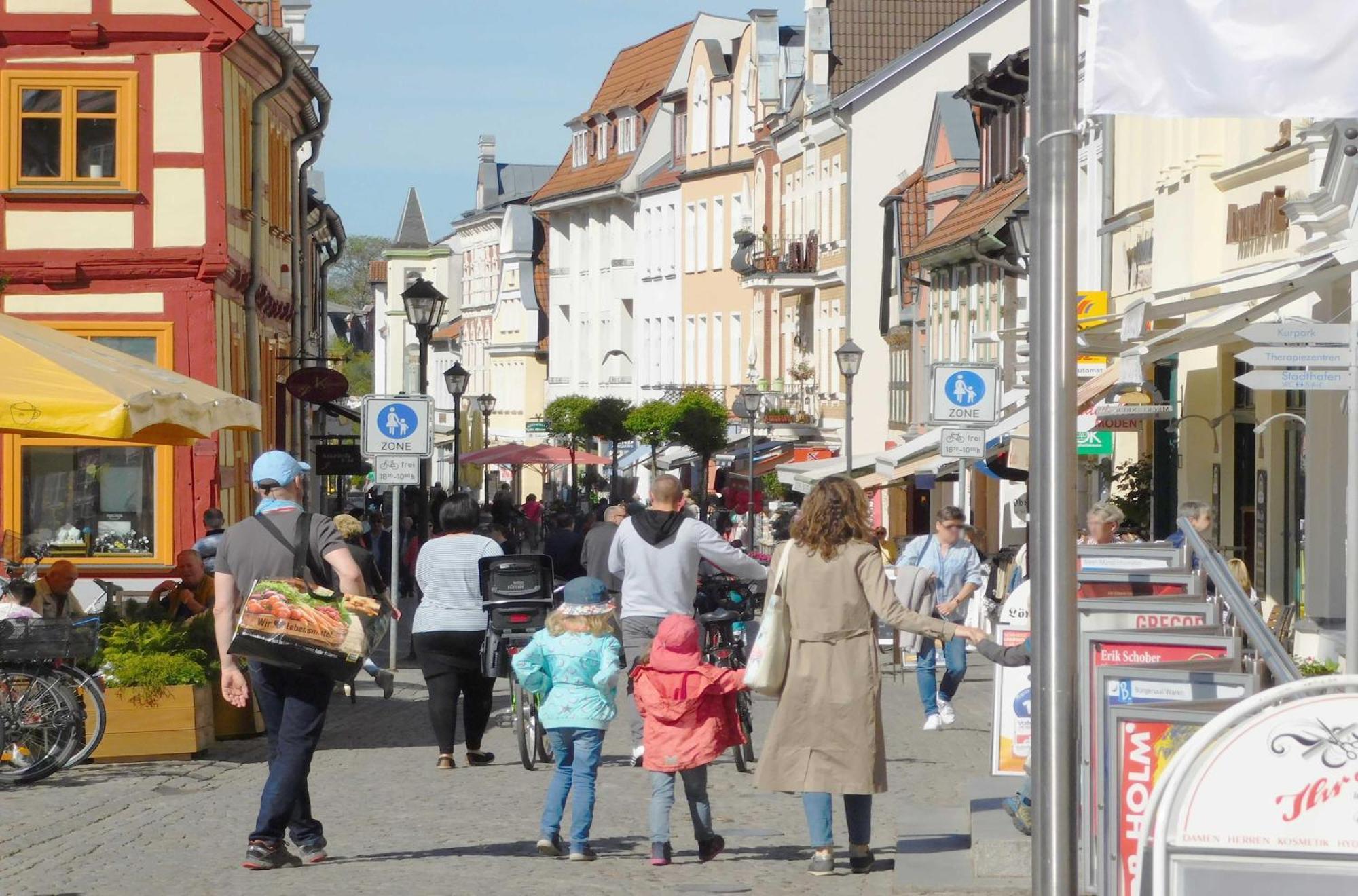 Grosse Sommerliebe - Ferienhaus Nah Am Volksbad Und Radwanderweg Waren  Bagian luar foto